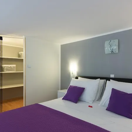 Storia * 特罗吉尔